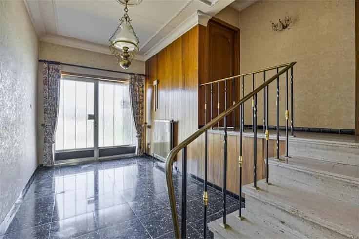 Huis te Koop Schaffen: Ruime Split-Level Woning met Tuin