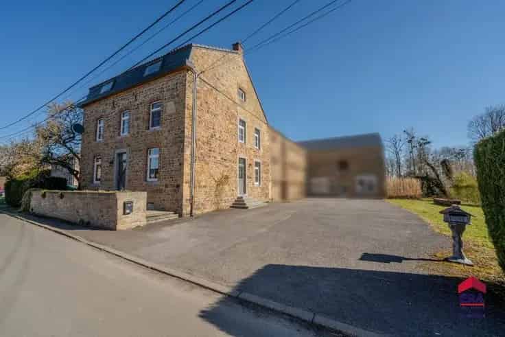 Huis Te Koop Ruim huis met zolder en tuin