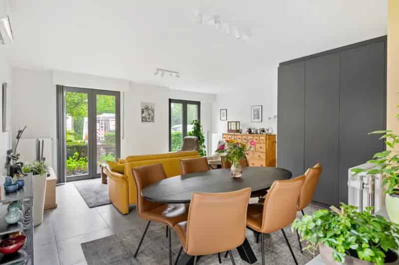 Appartement te Reet: 2 slaapkamers, 3 autostaanplaatsen, tuin