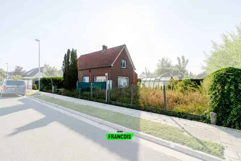 Huis te koop Zedelgem: Op te frissen woning met 3 slaapkamers
