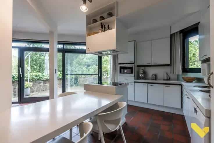 Huis Te Koop: Lichtrijke Architecturale Villa