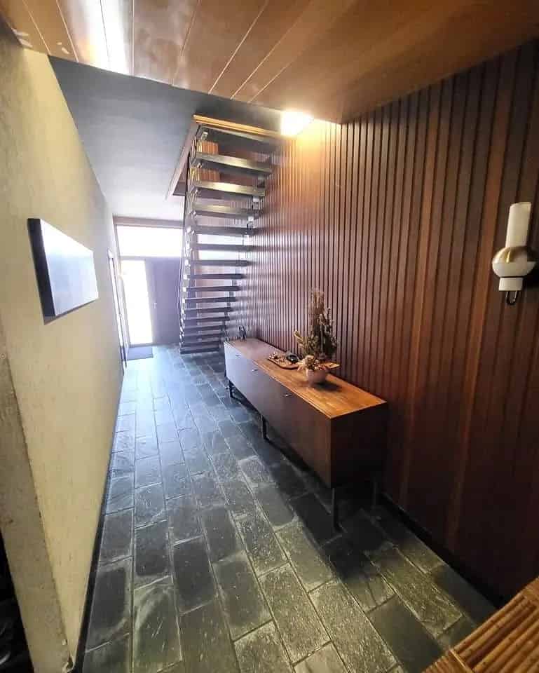 Woning met ruime dubbele garage