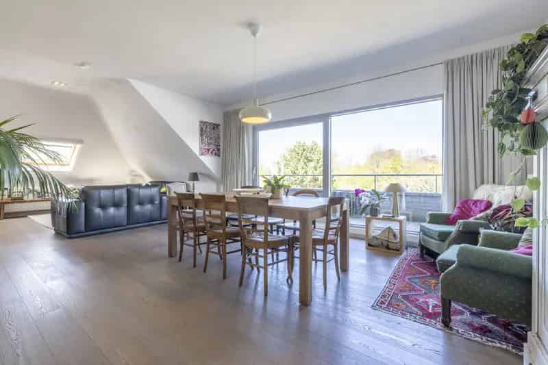 Penthouse te koop Gent: 2 slaapkamers, 2 terrassen, autostaanplaats