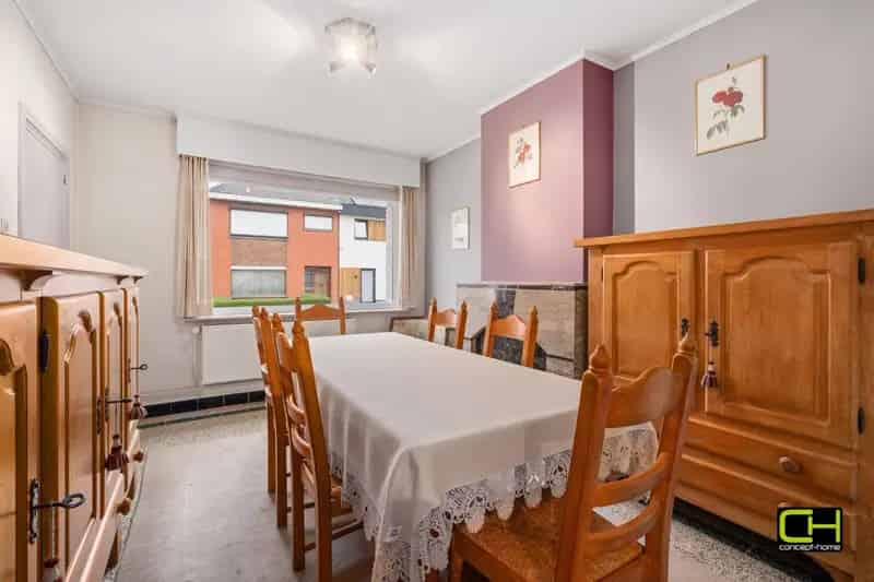 Lichtrijke woning met potentieel te koop in Sleidinge