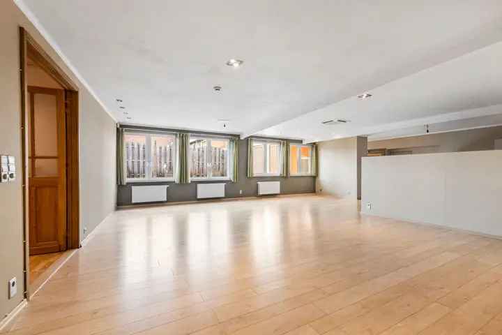 Te koop penthouse appartement in Aalst met uitstekende ligging