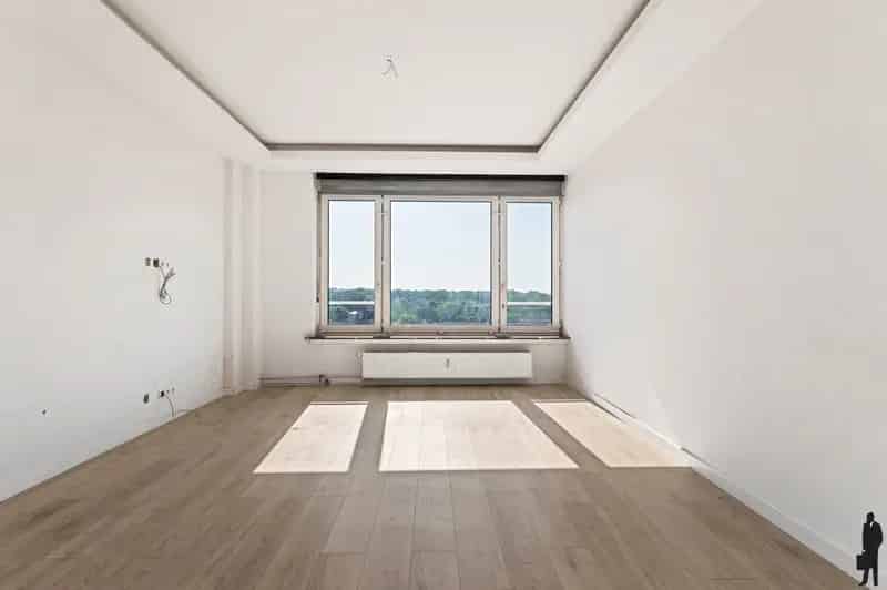 Appartement te koop Antwerpen: Lichtrijk hoekappartement 2 slaapkamers