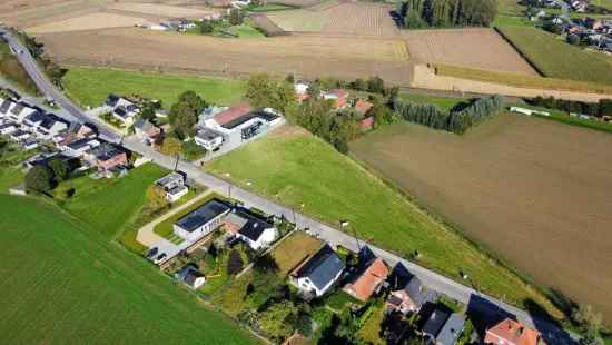 Te renoveren hoeve op 24.922m² nabij Waregem