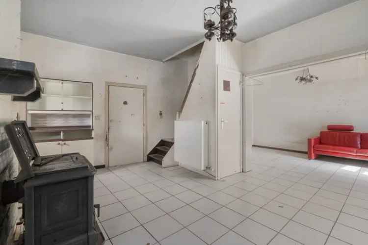 Te renoveren woning met 2 slaapkamers