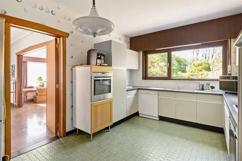 Huis te koop Putte: Ruime Villa met Grote Tuin