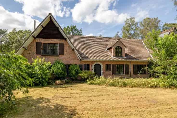 Huis Te Koop: Grote woning met 9 slaapkamers en zwembad