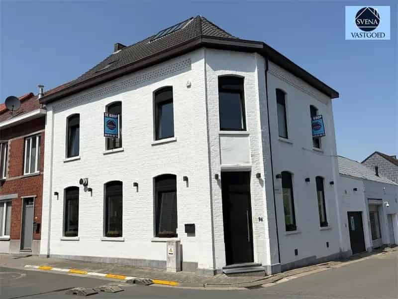 Ruime woning nabij centrum Appelterre