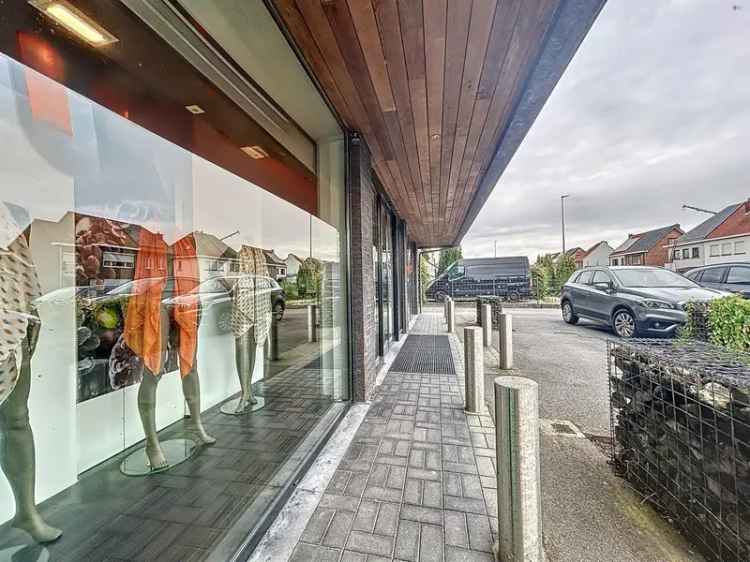 Gunstig gelegen handelszaak met parking voor de deur op perceel van 1147m²