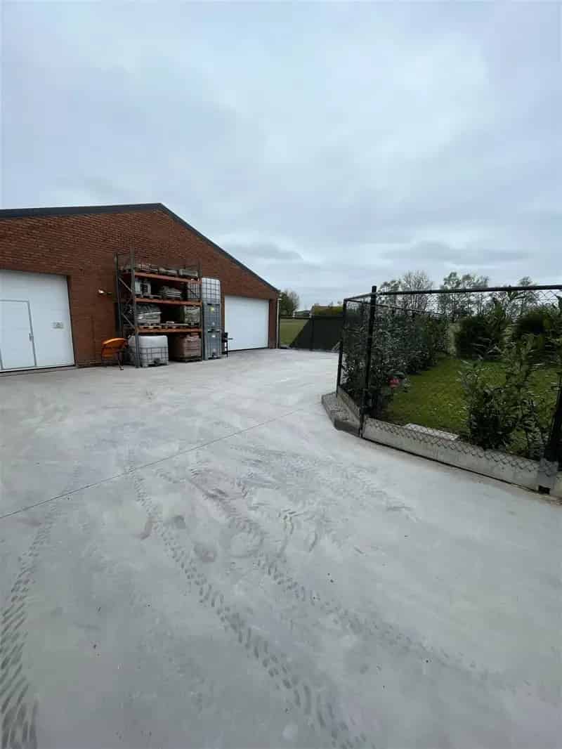 Huis te koop met loods en huuropbrengst
