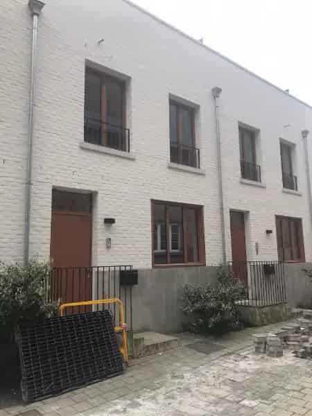 Nieuwbouwhuis Gent 4 slaapkamers tuin fietsenberging autostaanplaats