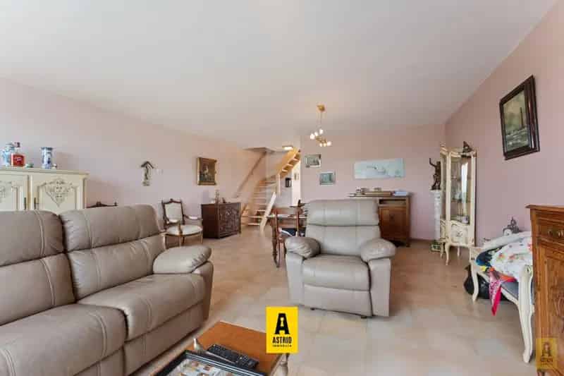 Appartement te huur met zeezicht en garage