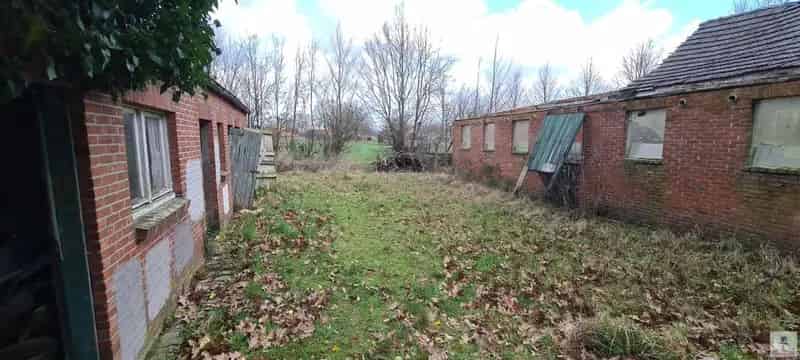 Te renoveren hoeve met weiland