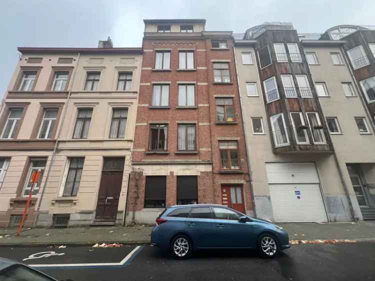 Appartement op de 2de verdieping in een kleine mede-eigendom