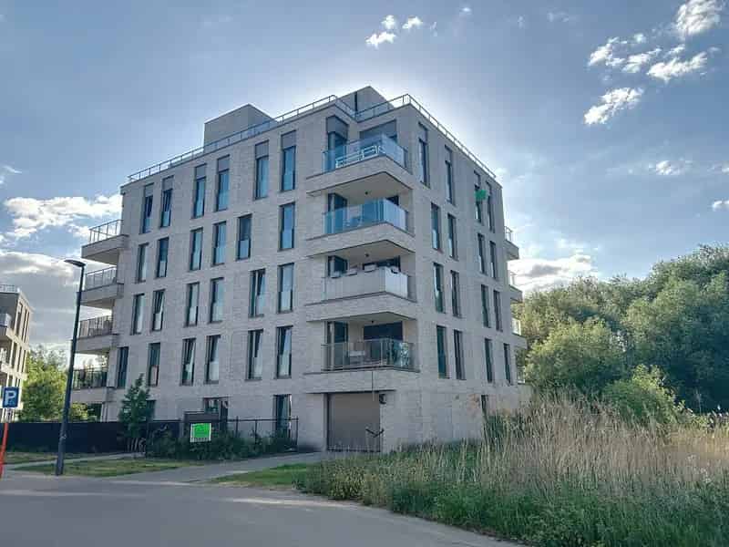 Appartement te huur: Modern 1 slaapkamer appartement met tuin