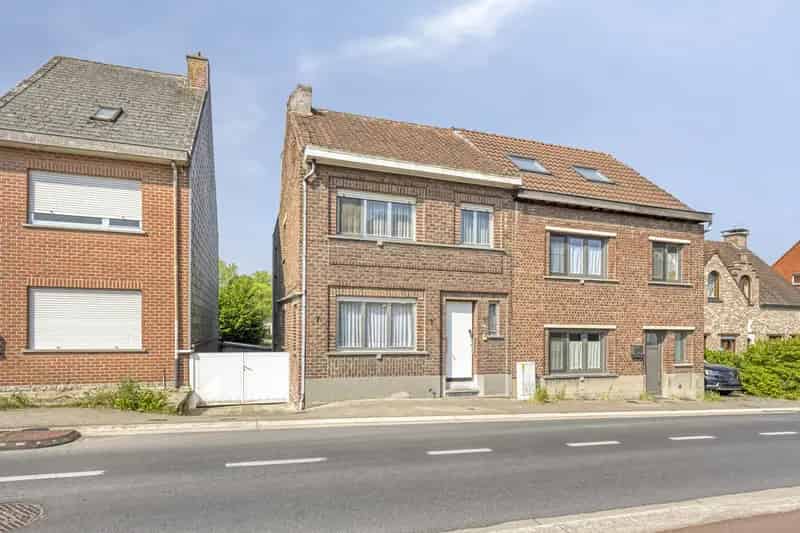Te renoveren 3-gevelwoning in Asse met 3 slaapkamers en tuin