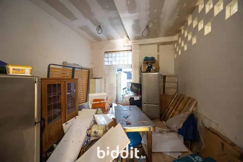 Te renoveren woning met tuin te Merksem