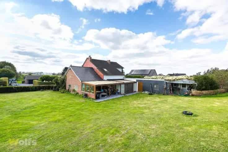 Huis Te Koop Charmant huis met garage en tuin