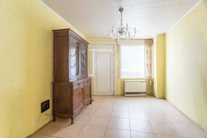 Huis te koop Izegem: renovatieproject met garage en terras