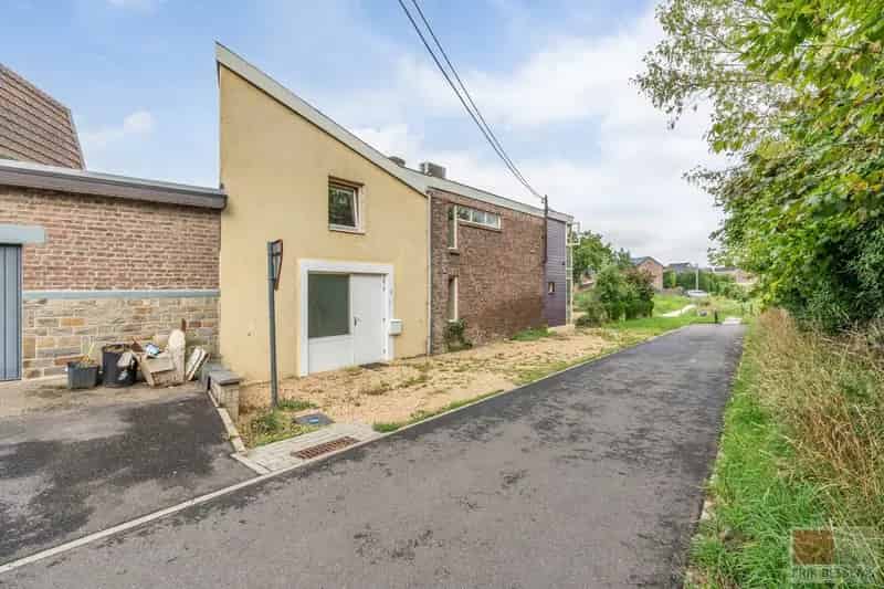 Gedeeltelijk gerenoveerde woning dat kan dienst doen als kangoeroe-woning.