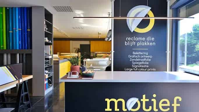 Wonen en Werken Oostende: Magazijn met Woning, Zwembad en Tuin
