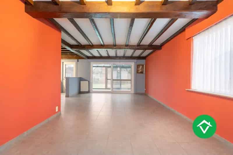 Te koop ruime alleenstaande woning met 3 slaapkamers en tuin in Roeselare