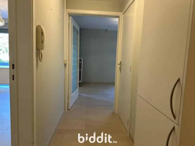 Serviceflat 1 Slaapkamer Terras Assebroek