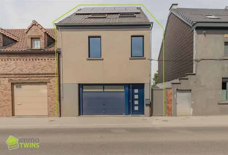 Halfopen bebouwing met 5 slaapkamers, ruime garage te Schoonaarde