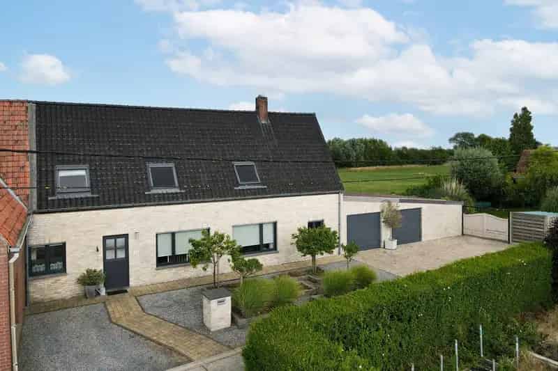 Rustig Gelegen Gezinswoning Ruime Tuin Garage