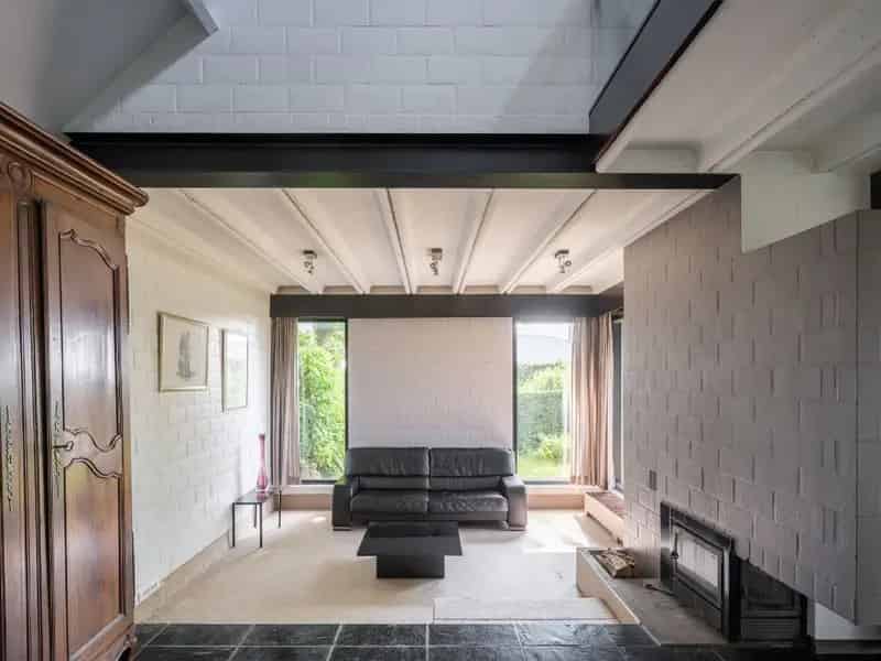 Vrijstaande modernistische villa te Zomergem op een uitzonderlijk perceel van 2.595m².