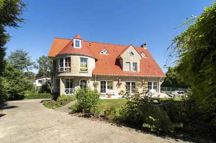 Villa Te Koop 585m² 8 Slaapkamers Exclusieve Privéomgeving