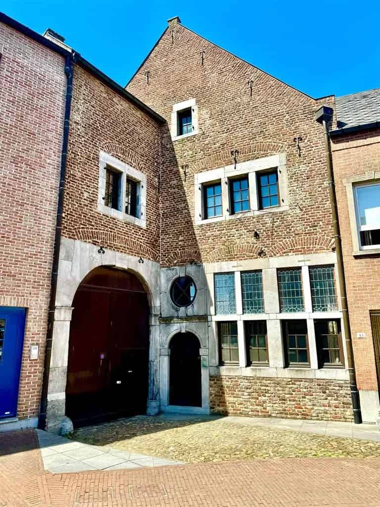Historische Stadshoeve te koop in Maaseik