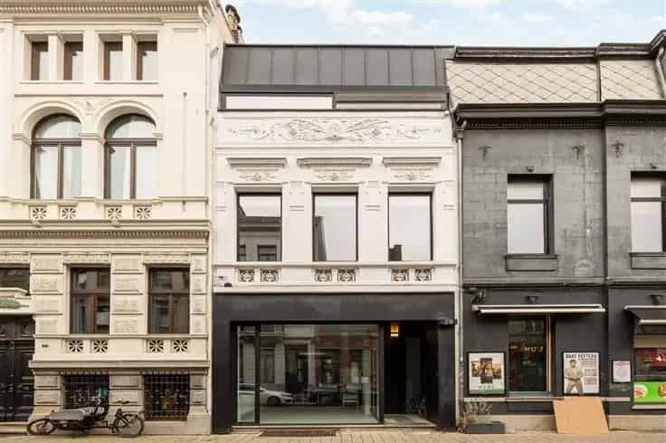 Huis Te Koop Zurenborg: Gezinswoning met Handelsruimte