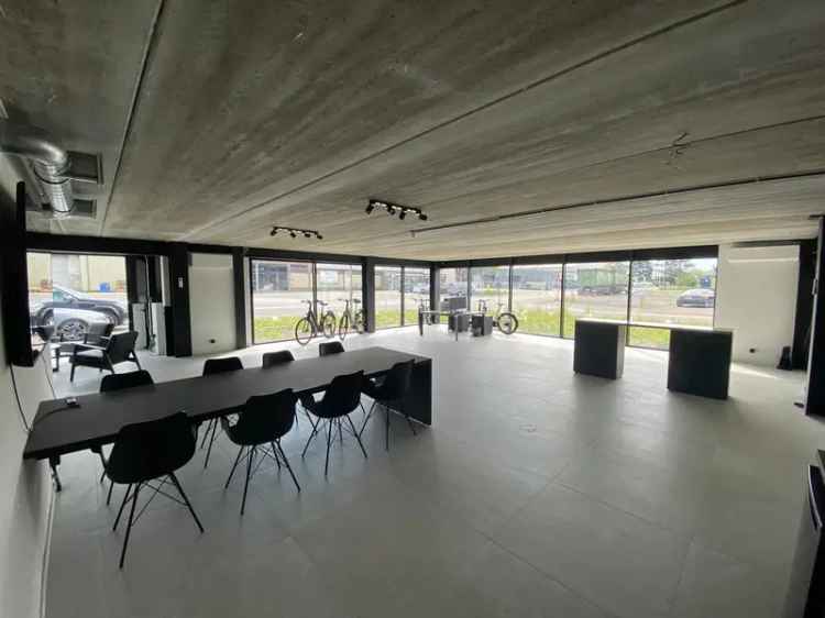 Te Huur: Nieuwbouw Kantoor/showroom in Sint-Niklaas.