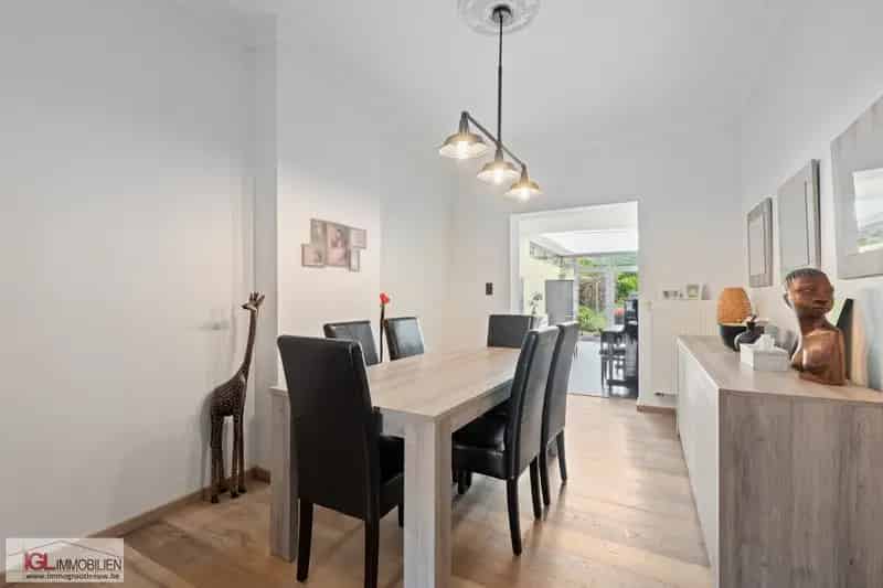 Gezinswoning Lembeek: Warme en Instapklare Woning met Tuin