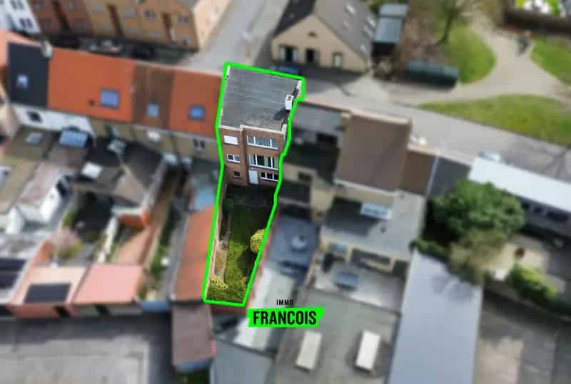 Te renoveren woning met garage te Sint-Andries