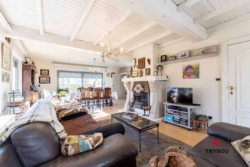 Ruime alleenstaande woning met garage magazijn en tuin