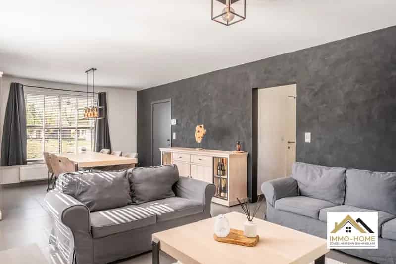 Huis te Koop Evergem: Rustige Halfopeen Bebouwing Nabij Groene Omgeving