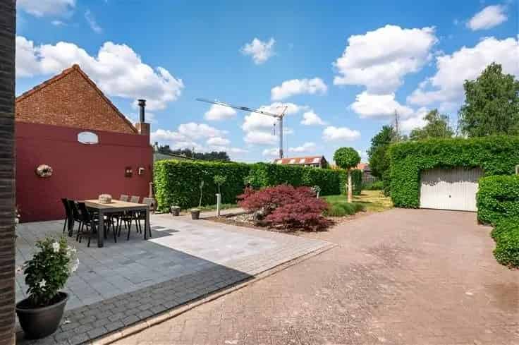 Huis Te Koop Gierle: 3 Slaapkamers, Tuin en Garage