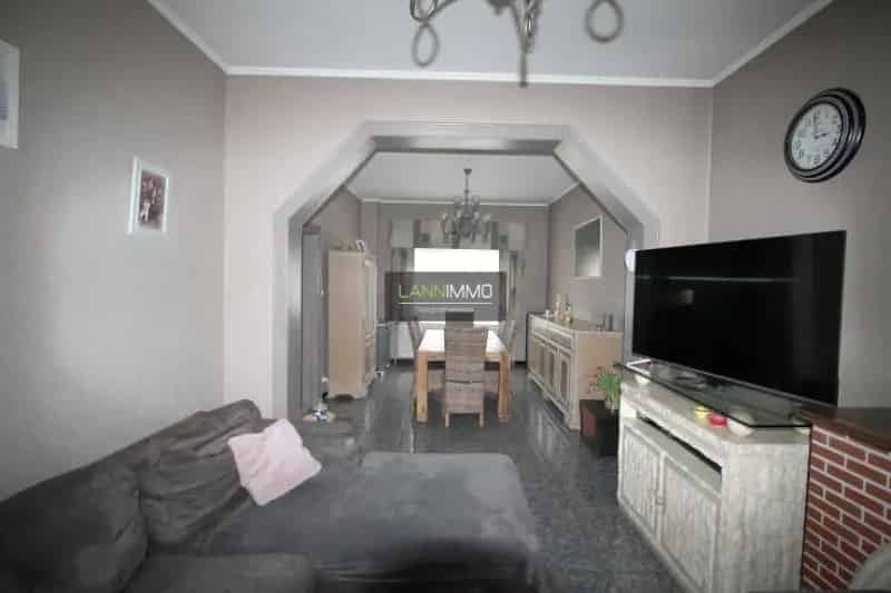Ruime woning met weide en boomgaard