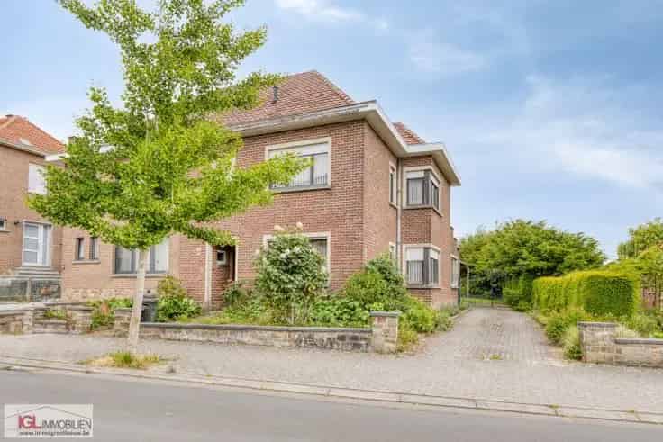 Huis Te Koop: Rustige 4 Slaapkamers Driegevelwoning met Tuin