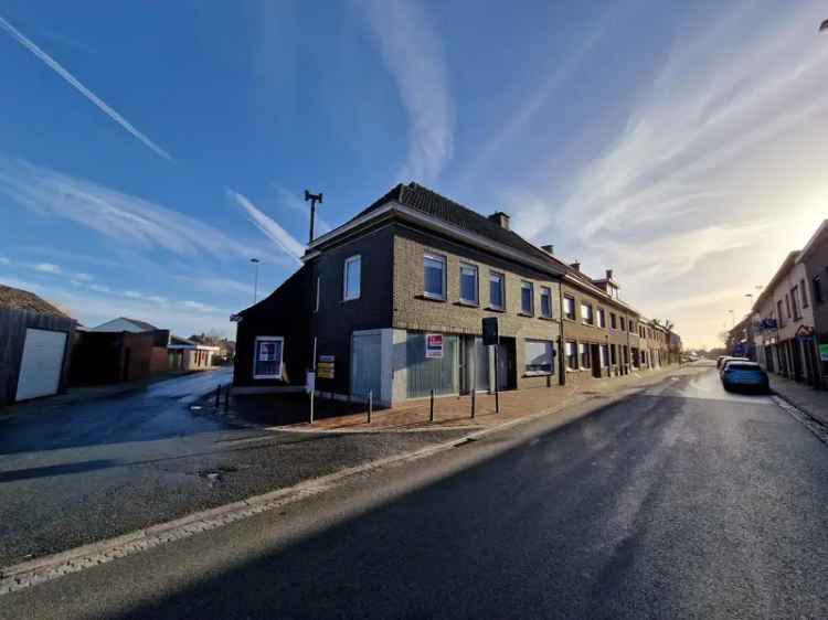 Te koop herenhuis met 5 slaapkamers in Roesbrugge met bijgebouwen