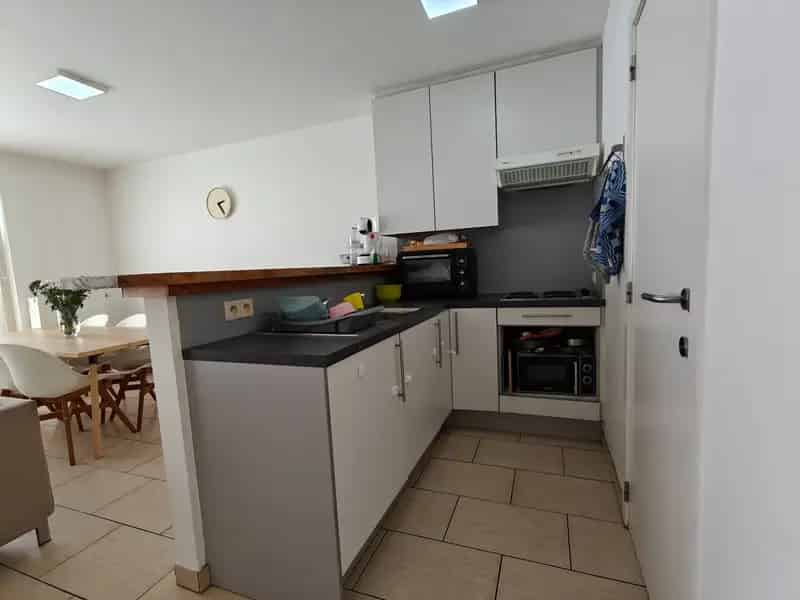Ruim Appartement te Koop met Terras en 2 Slaapkamers
