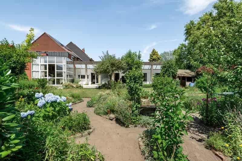 Te renoveren laagbouw woning grote tuin Turnhout