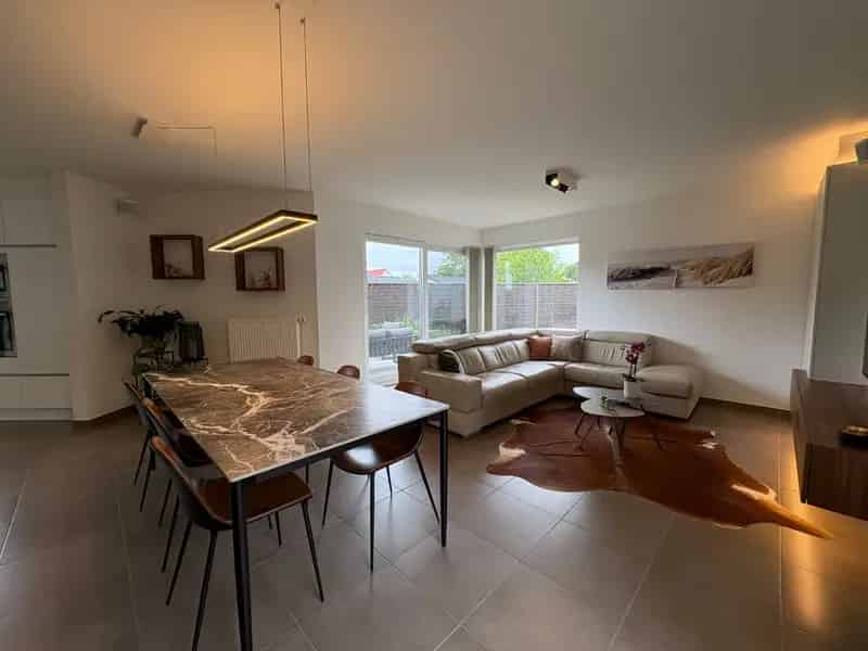 Huis te koop: Moderne halfopen bebouwing met 4 slaapkamers