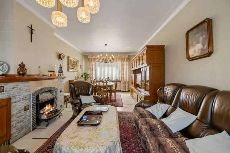 Huis te Huur Bornem: 4 Slaapkamers, Grote Tuin, Te Renoveren