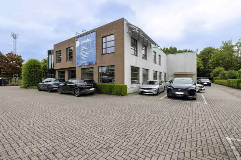 Bedrijfsgebouw te huur 1891m² Kantoor Magazijn